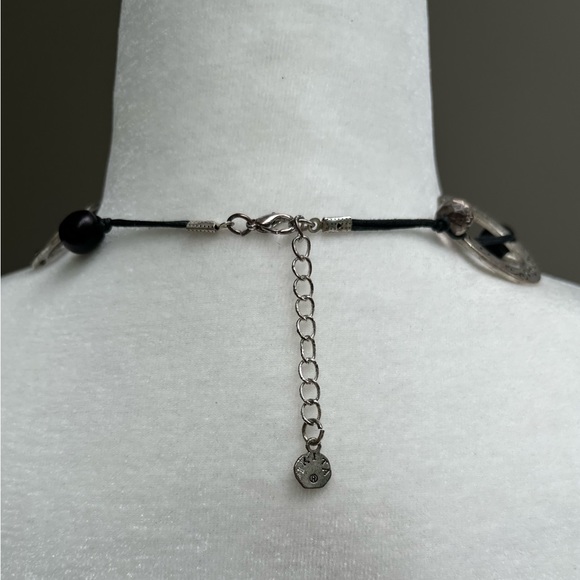 Silver and black geometric necklace - Picture 5 of 6